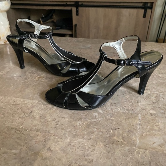 BCBG Girls - 20’s inspired kitten heel - Picture 2 of 9